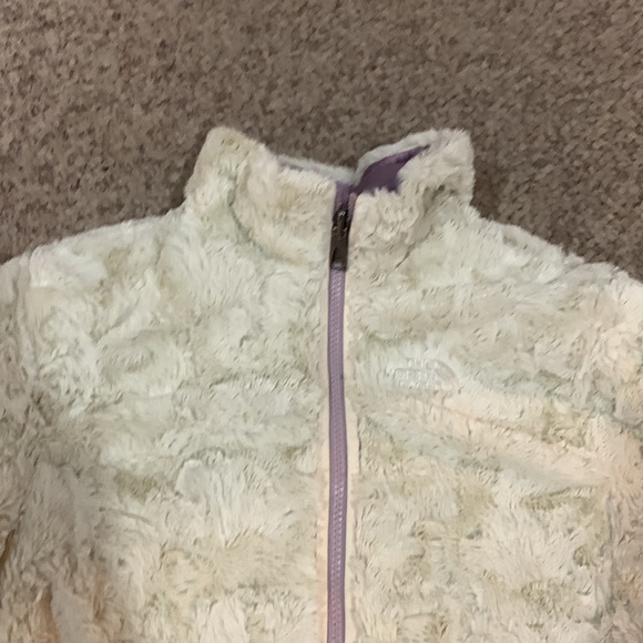 The North Face white Osito Lavendar Reversible logo warm jacket 14-16 - Picture 2 of 5